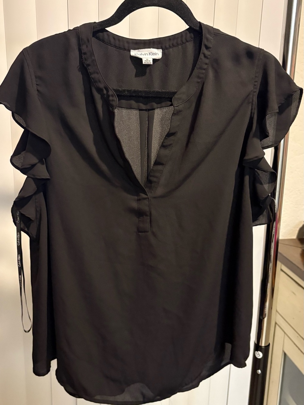Calvin Klein Black Ruffle-Sleeve Split V-Neck Top
